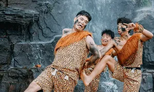 Làm người tiền sử phục vụ du khách ở Trung Quốc