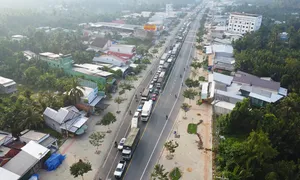 Cầu Rạch Miễu kẹt xe suốt 4 giờ Cầu Rạch Miễu kẹt xe suốt 4 giờ