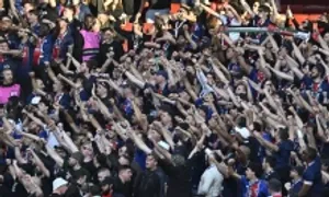 Arsenal - PSG: CĐV đội khách gây náo nhiệt tại Emirates Arsenal - PSG: CĐV đội khách gây náo nhiệt tại Emirates