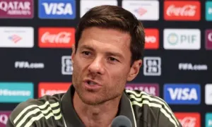 Alonso nhắc Mbappe và Vinicius phòng ngự Alonso nhắc Mbappe và Vinicius phòng ngự