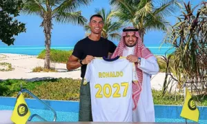 Hợp đồng kỷ lục gần 700 triệu USD của Ronaldo Hợp đồng kỷ lục gần 700 triệu USD của Ronaldo