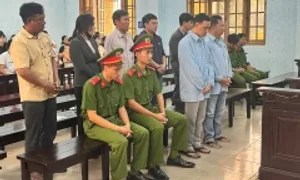 Nữ kế toán lấy 42 tỷ đồng tiền đền bù của dân gửi tiết kiệm Nữ kế toán lấy 42 tỷ đồng tiền đền bù của dân gửi tiết kiệm