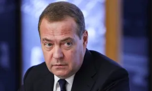 Ông Medvedev đưa ra cảnh báo cứng rắn với phương Tây
