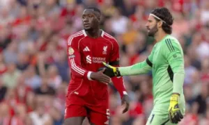 Carragher chỉ trích hệ thống phòng ngự của Liverpool Carragher chỉ trích hệ thống phòng ngự của Liverpool
