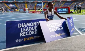 Kipyegon thiếu 1 giây để phá kỷ lục thế giới chạy 3.000m Kipyegon thiếu 1 giây để phá kỷ lục thế giới chạy 3.000m