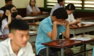 Nhiều thí sinh hốt hoảng vì từ đỗ thành trượt đại học Nhiều thí sinh hốt hoảng vì từ đỗ thành trượt đại học