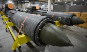 Ukraine 'không cần tham vấn Mỹ' để tập kích sâu vào đất Nga Ukraine 'không cần tham vấn Mỹ' để tập kích sâu vào đất Nga