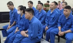Thuê côn đồ 200 triệu đồng để tạt axit nhân tình của con trai Thuê côn đồ 200 triệu đồng để tạt axit nhân tình của con trai