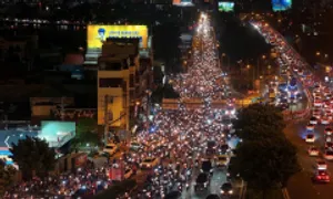 Cửa ngõ phía đông TP HCM ùn tắc kéo dài Cửa ngõ phía đông TP HCM ùn tắc kéo dài