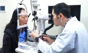 Nguyên nhân mắt nhìn thấy đốm đen như ruồi bay
