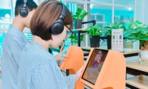 Đàn hát, đọc sách, đánh cờ trong viện ung bướu Đàn hát, đọc sách, đánh cờ trong viện ung bướu