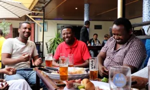 Khám phá văn hóa ăn thịt sống ở thủ đô Ethiopia Khám phá văn hóa ăn thịt sống ở thủ đô Ethiopia