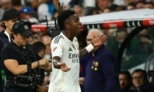 Vinicius doạ rời Real khi bị thay ra ở El Clasico